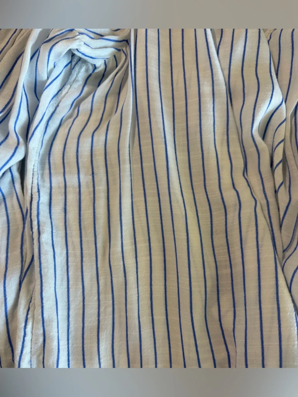 GAP Relaxed Split-Neck Shirred Blouse, Size Large - Picture 8 of 9